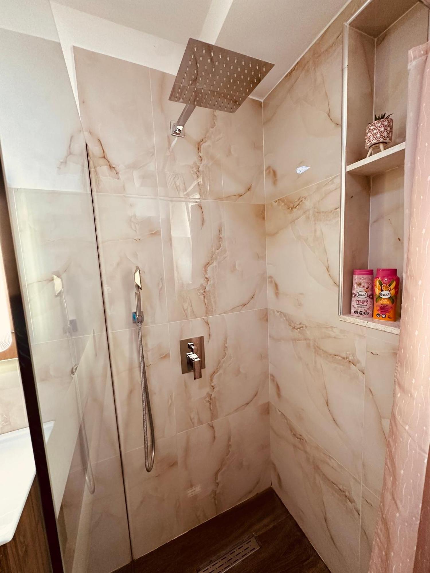 Grace'S Centre Apartment Shkodër エクステリア 写真
