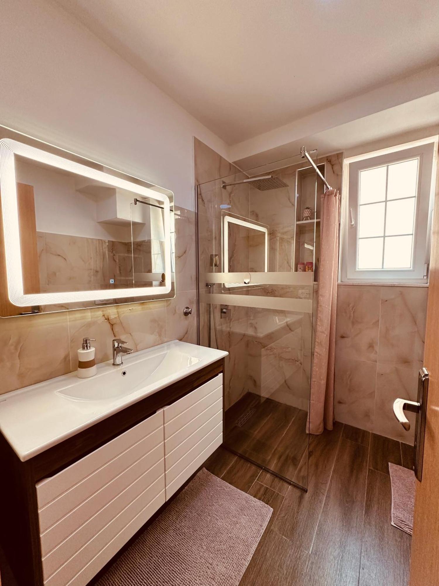 Grace'S Centre Apartment Shkodër エクステリア 写真